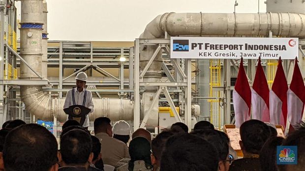 Presiden RI Jokowi dalam Peresmian Produksi Smelter PT. Freeport Indonesia, Gresik, 23 September 2024. (CNBC Indonesia/Emir Yan Wardhana) Presiden RI Jokowi dalam Peresmian Produksi Smelter PT. Freeport Indonesia, Gresik, 23 September 2024. (CNBC Indonesia/Emir Yan Wardhana)