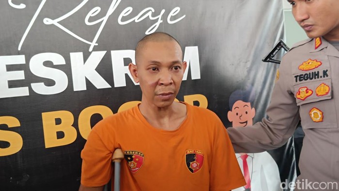 Pria inisial D mengaku menyesal usai merampok dan membunuh korban di Pamijahan, Bogor.