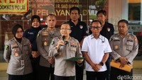 Kombes Herry Wijatmoko memberikan keterangan pers di RS Polri, Kramat Jati, Jakarta Timur, Senin (23/9/2024).