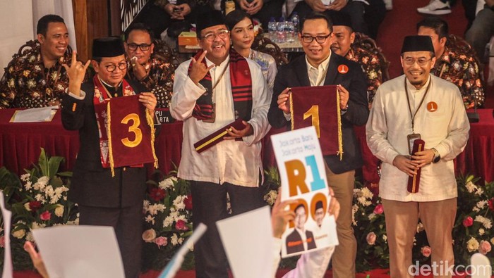 Salam Metal Pramono-Rano Terima Nomor Urut 3 Pilgub Jakarta Pramono-Doel mendapatkan nomor urut 3 dalam rapat pleno di kantor KPU DKI Jakarta, Jalan Salemba Raya, Jakarta Pusat, Senin (23/9/2024).