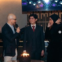 Sean sendiri diketahui merupakan anak sulung Olla, hasil pernikahannya dengan Alex Tian. Memiliki darah keturunan Belanda dari sang ayah, Sean berparas tampan blasteran. Foto: Instagram/@ollaramlan/@seanmikaelalexander