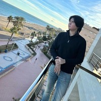 Baru-baru ini Sean kembali ramai diperbincangkan usai sang mama, Olla, mengungkapkan jika dirinya sudah memiliki pacar baru usai putus dari Lolly anak Nikita Mirzani. Tak hanya itu saja, banyak juga netizen yang jadi membanding-bandingkan Sean dengan kekasih Lolly saat ini, Vadel Badjideh. Foto: Instagram/@ollaramlan/@seanmikaelalexander