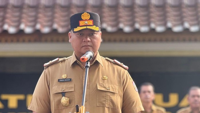 Sekda Banyuasin Erwin Ibrahim pimpin apel pagi di lingkungan Setda Banyuasin.