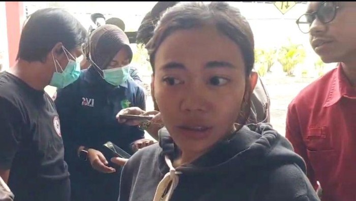 Sepupu terduga korban mengambang di Kali Bekasi, Dwi Septiani saat ditemui di RS Polri Kramatjati, Jakarta, Minggu (22/9/2024). ANTARA/Luthfia Miranda Putri