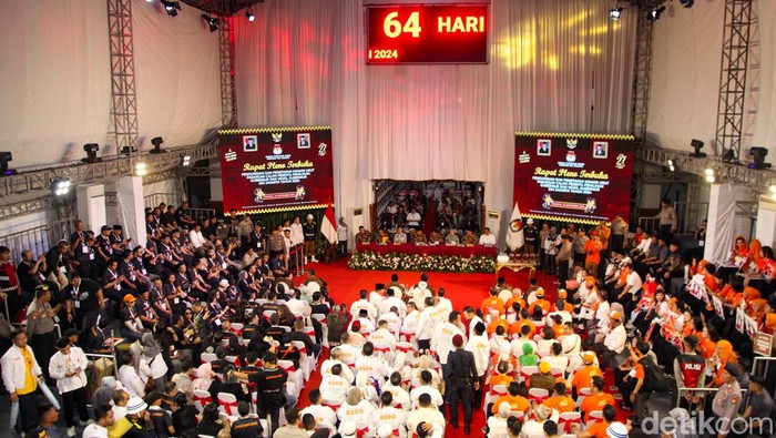 Suasana Jelang Pengundian Nomor Urut Pilgub Jakarta 2024 KPU Jakarta akan mengundi nomor urut cagub-cawagub. Pendukung ketiga pasangan calon ikut meramaikan kantor KPU Jakarta, Senin (23/9/2024).