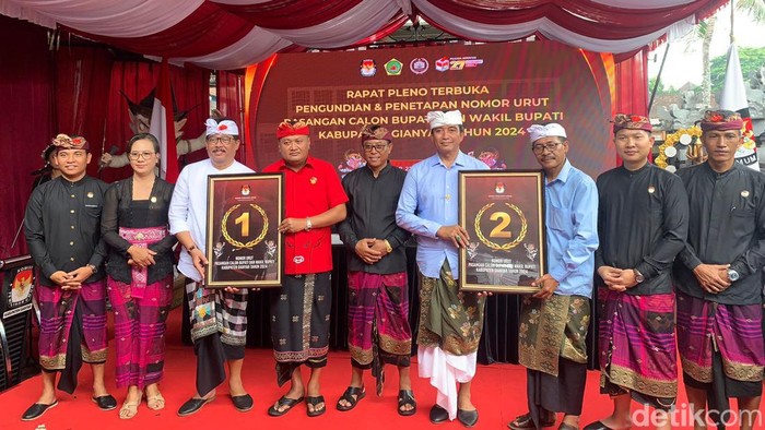 Suasana pengundian dan penetapan nomor urut paslon untuk Pilbup Gianyar di kantor KPU Gianyar, Senin (23/9/2024). (Foto: Putu Krista/detikBali)