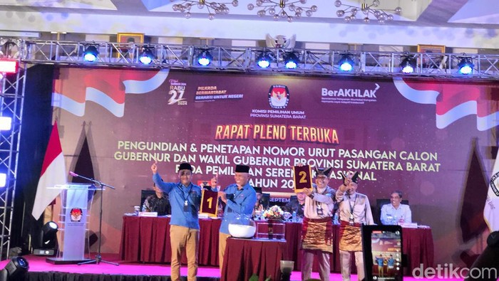Suasana pengundian nomor urut dan penetapan nomor urut calon gubernur dan wakil gubernur Sumbar. (Foto: dok. M. Afdal Afrianto/detikSumut).