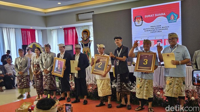 Suasana pengundian nomor urut paslon untuk Pemilihan Bupati (Pilbup) Klungkung 2024 di kantor KPU Klungkung, Senin (23/9/2024). (Foto: Putu Krista/detikBali)