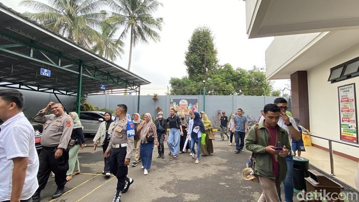 Suasana sidang terdakwa penipuan investasi berkedok gadai kontrak rumah di Sukabumi