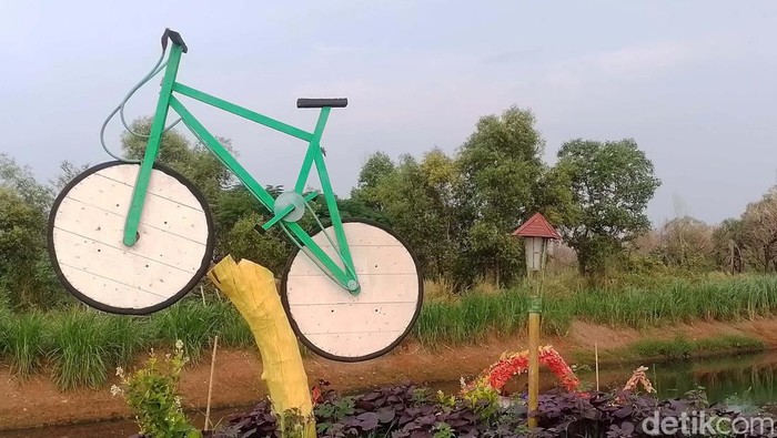 Taman-taman Keren dan Gratis yang Bisa Dikunjungi di Jakarta Utara Di Jakarta Utara banyak terdapat RTH atau taman yang keren yang bisa dijadikan tempat untuk bersantai. Taman-taman ini cukup keren dan gratis.