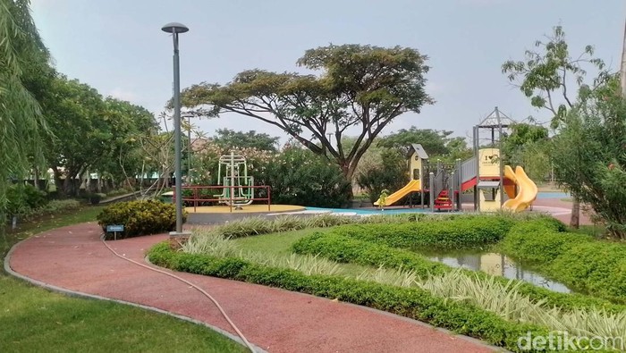 Di Jakarta Utara banyak terdapat RTH atau taman yang keren yang bisa dijadikan tempat untuk bersantai. Taman-taman ini cukup keren dan gratis.