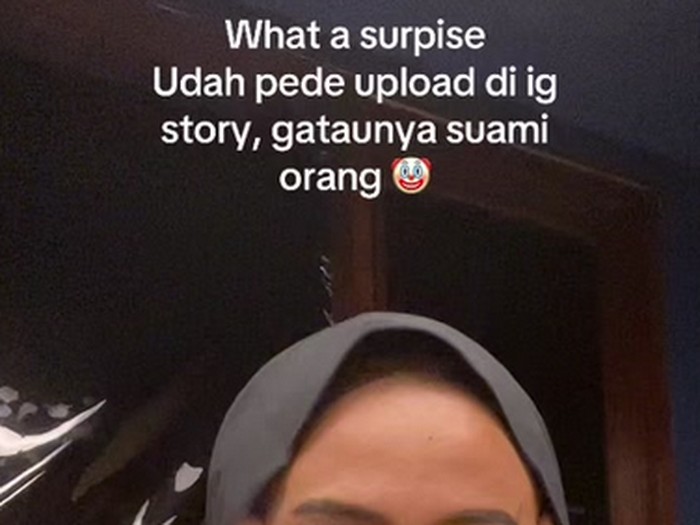 Wanita ini terkejut ketika mengetahui pria yang sedang dekat dengan dirinya sudah memiliki istri. Postingan tersebut langsung viral di media sosial.