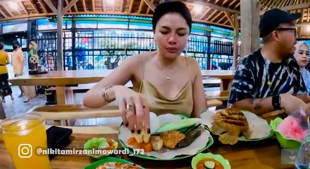 5 Momen Kuliner Nikita Mirzani Ini Paling Banyak Ditonton di YouTube