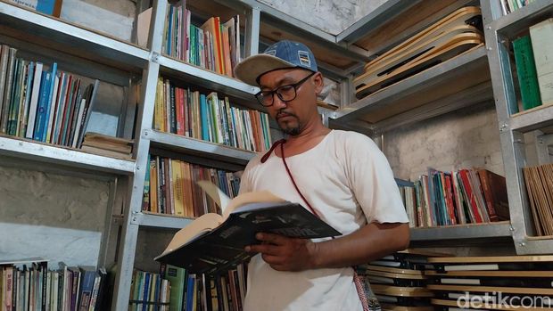 Aktivitas kelas buruh Majalengka menulis atau BUMM di Padepokan Kirik Nguyuh