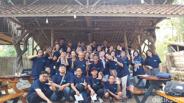 Aktivitas kelas buruh Majalengka menulis atau BUMM di Padepokan Kirik Nguyuh