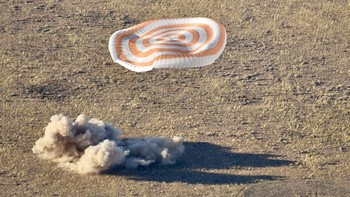 Kapsul tersebut mendarat di padang rumput di Kazakhstan sekitar 3,5 jam setelah memisahkan diri dari ISS dalam pendaratan yang tampaknya bebas masalah.   