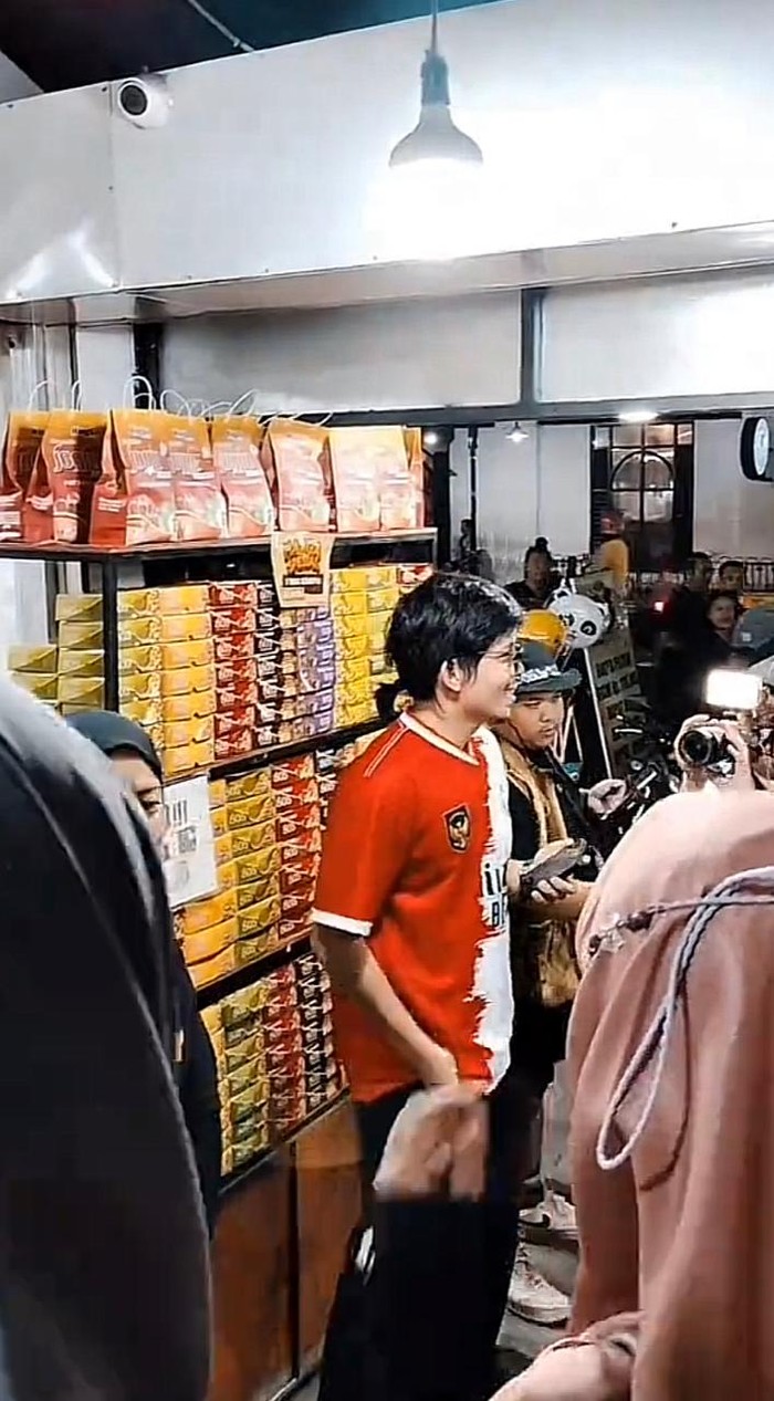 Atta Halilintar Siaran Langsung Jajan Gudeg dan Angkringan di Yogyakarta Atta Halilintar Siaran Langsung Jajan Gudeg dan Angkringan di Yogyakarta