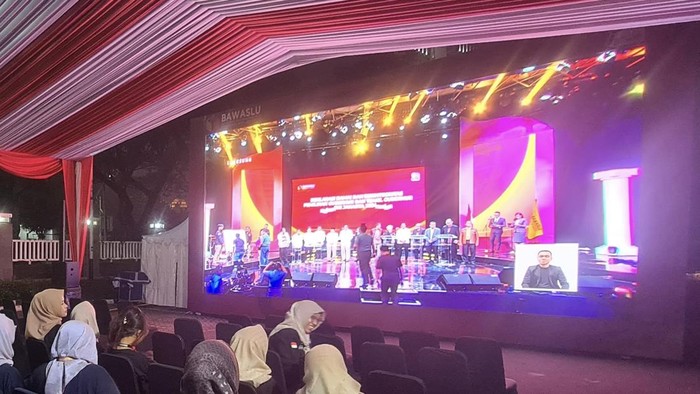 Bawaslu DKI gelar acara deklarasi pilgub damai bersama 3 paslon di Gedung TVRI, Jakpus, Selasa (24/9/2024).