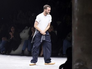 Sukses di Bottega Veneta, Matthieu Blazy Jadi Kandidat Kuat Desainer Baru Chanel