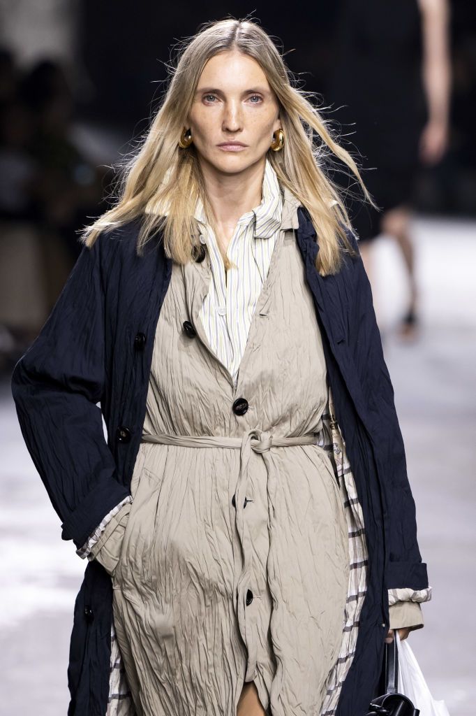 MILAN, ITALY - SEPTEMBER 21: A model walks the runway during the Bottega Veneta Ready to Wear Spring/Summer 2025 fashion show as part of the Milan Fashion Week on September 21, 2024 in Milan, Italy. (Photo by Victor VIRGILE/Gamma-Rapho via Getty Images)
