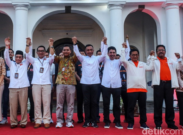 KPU DKI Jakarta menggelar deklarasi kampanye damai untuk Pemilihan Gubernur dan Wakil Gubernur Jakarta 2024. Deklarasi dihadiri tiga pasangan cagub dan cawagub.