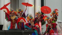 Deklarasi kampanye damai dimeriahkan dengan tarian tradisional.  
