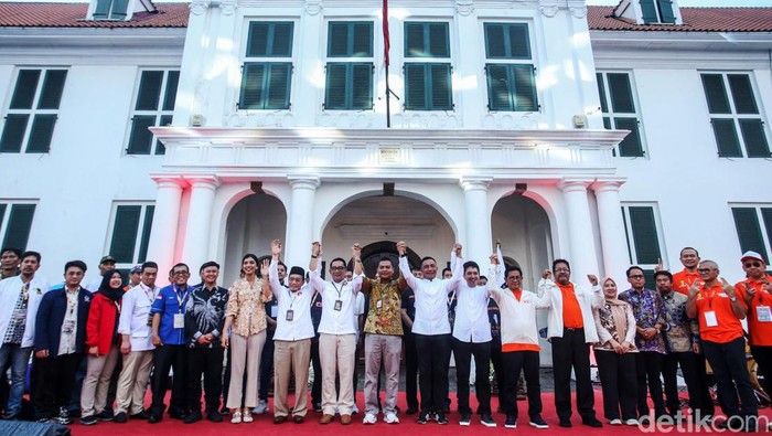 Cagub-Cawagub Jakarta Deklarasi Kampanye Damai KPU DKI Jakarta menggelar deklarasi kampanye damai untuk Pemilihan Gubernur dan Wakil Gubernur Jakarta 2024. Deklarasi dihadiri tiga pasangan cagub dan cawagub.