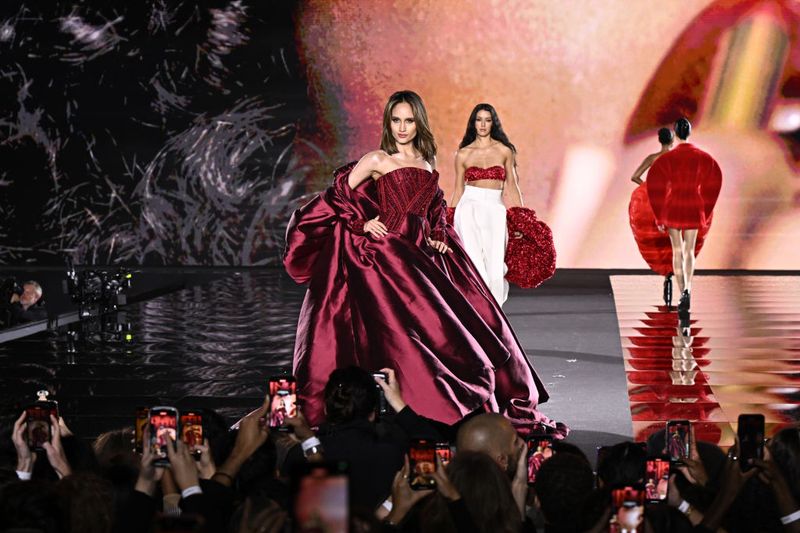 PARIS, FRANCE - SEPTEMBER 23: (EDITORIAL USE ONLY - For Non-Editorial use please seek approval from Fashion House) Cinta Laura Kiehl walks the runway during 