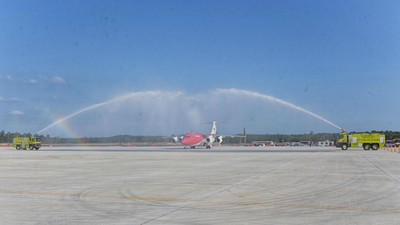 Detik-detik Pendaratan Bersejarah Jokowi di Bandara Nusantara IKN