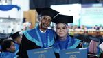 Couple Goals! Para Pasutri Ini Wisuda S2, S3 sampai Jadi Profesor Bareng