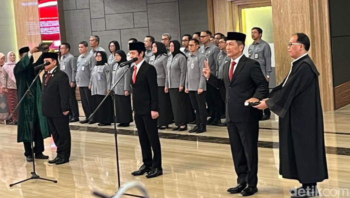 Eks Kapolda Jatim Irjen Nico Afinta resmi dilantik menjadi Sekjen Kemenkumham.