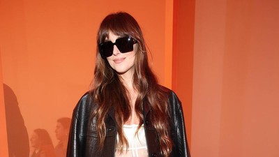 Foto: Adu Seksi Seleb Pakai Baju Transparan di Show Gucci Spring 2024