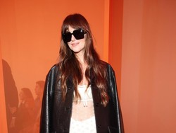 Foto: Adu Seksi Seleb Pakai Baju Transparan di Show Gucci Spring 2024