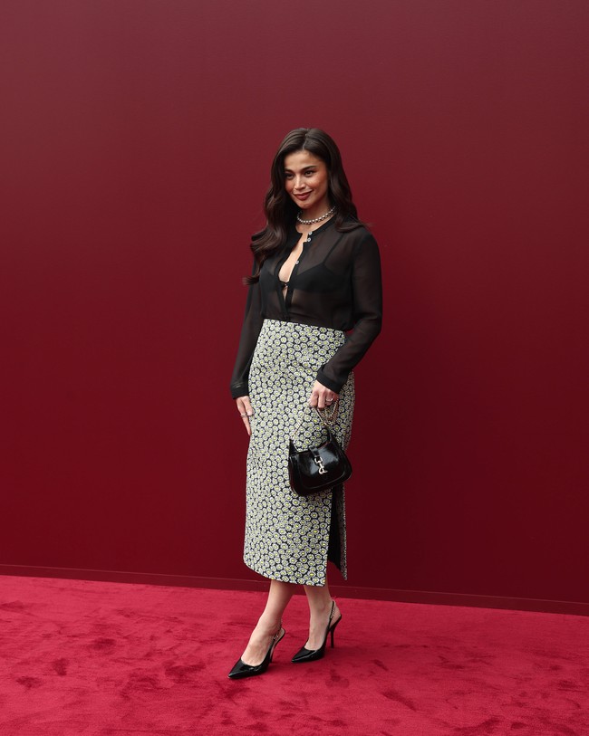 Blus hitam menerawang menemani penampilan Anne Curtis. (Foto: Getty Images for Gucci)