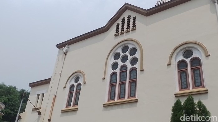 Gereja Protestan di Indonesia bagian Barat (GPIB Pniel) atau ‘Gereja Ayam’ di Pasar Baru, Jakarta Pusat