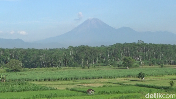 Gunung Semeru, Kabupaten Lumajang, Jawa Timur.