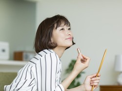 Cara Memilih Warna Lipstik sesuai Warna Kulit, Ladies Harus Tahu!