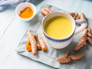 Wanita Ini Minum Teh Kunyit Selama 2 Minggu, Apa yang Terjadi pada Tubuhnya?