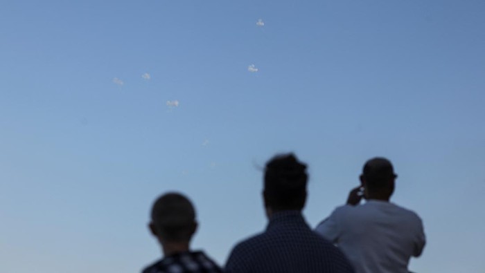 Israel's Iron Dome anti-missile system operates for interceptions as rockets are launched from Lebanon towards Israel, amid cross-border hostilities between Hezbollah and Israel, as seen from Haifa, Israel, September 23, 2024. REUTERS/Ronen Zvulun