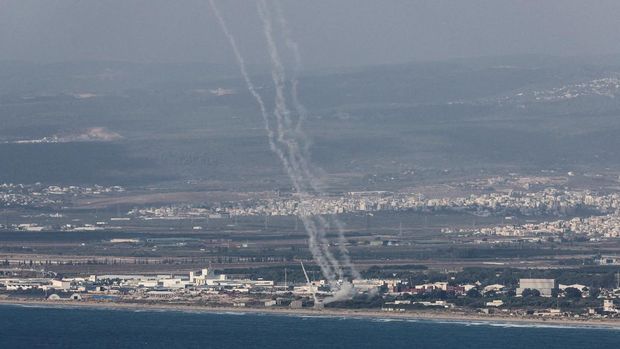 Israel's Iron Dome anti-missile system operates for interceptions as rockets are launched from Lebanon towards Israel, amid cross-border hostilities between Hezbollah and Israel, as seen from Haifa, Israel, September 23, 2024. REUTERS/Ronen Zvulun