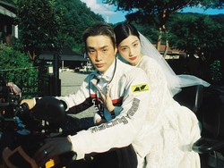 8 Inspirasi Foto Prewedding Outdoor Jung Jinhyeong yang Nikahi Model Jepang