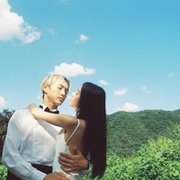 Tidak banyak informasi mengenai hubungan mereka. Diduga jika keduanya bertemu di agensi. Jinhyeong yang hampir debut sebagai personel IKON diketahui pernah berlatih di YG sedangkan Mayu adalah model yang tergabung KPLUS, label modeling di bawah YG.  Foto: Instagram