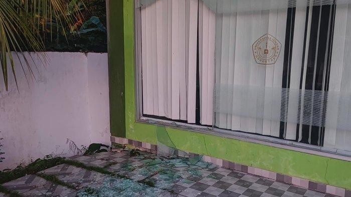 Kaca kampus Unipo di Boalemo mengalami pecah akibat gempa M 6,4 Gorontalo.