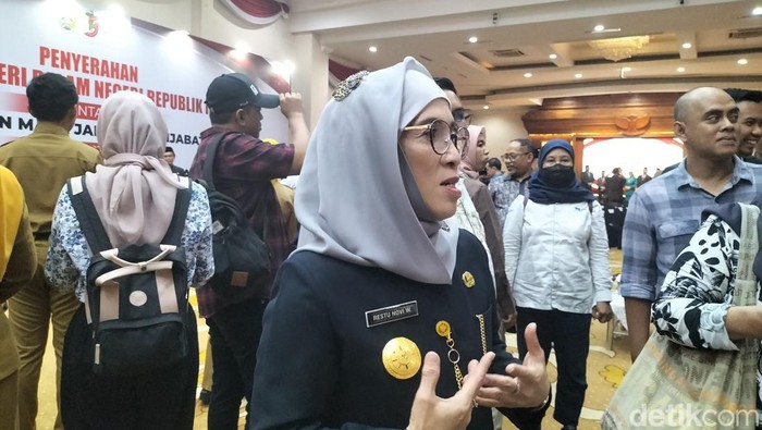Kadinsos Jatim Restu Novi dilantik jadi Pjs Wali Kota Surabaya