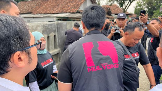 Kaesang pakai rompi bertuliskan 'Putra Mulyono'