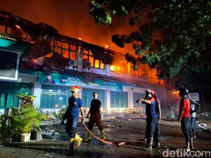 Kantor Dinkes NTT Terbakar: Pemadaman Terkendala Warga-Dipicu Korsleting