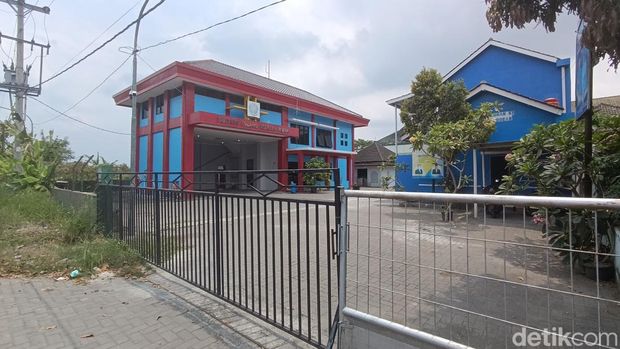 Kantor Pemadam Kebakaran (Damkar) Godean, Sleman, yang masih tutup usai peristiwa perampokan, Selasa (24/9/2024).