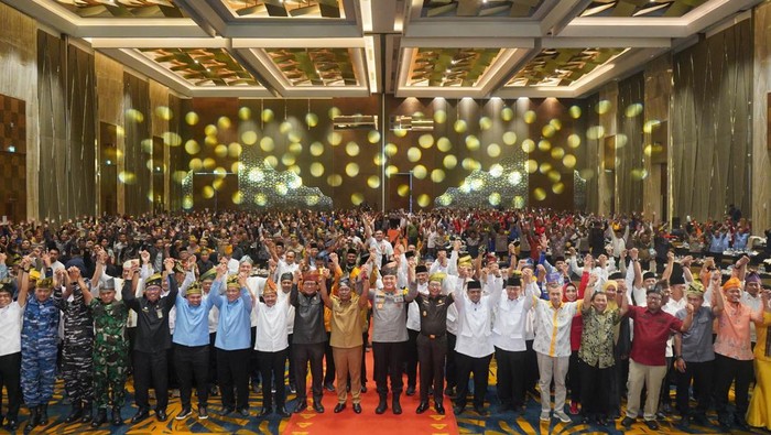 Kapolda Riau Irjen Mohammad Iqbal undang seluruh pasangan calon peserta Pilkada di Riau untuk deklarasi Pilkada Damai 2024. (dok Humas Polda Riau)