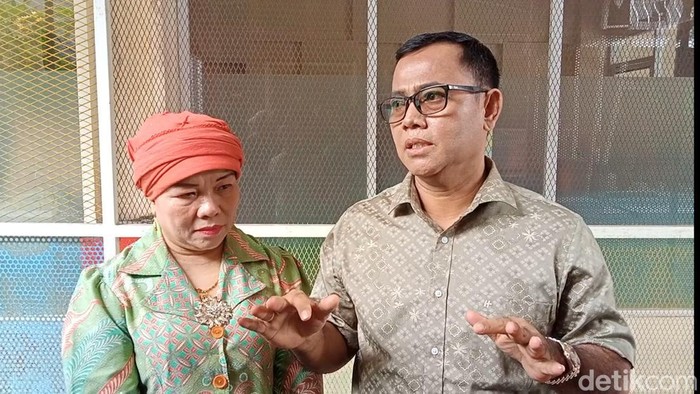 Kedua orang tua Fuji saat ditemui di kawasan Jakarta.
