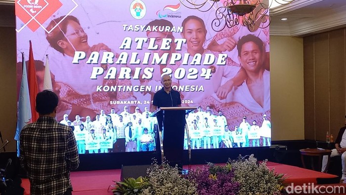 Chief de Mission (CdM) Kontingen Indonesia Reda Manthovani, saat memberikan sambutan di acara Tasyakuran atlet Paralimpiade Paris 2024, di Sunan Hotel Solo, Selasa (24/9/2024).